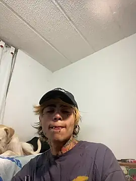 Snapshot of AcidMilo chatting on 10-02-25, 11:12 AcidMilo online show from 10-02-25, 11:12