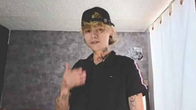 Snapshot of AcidMilo chatting on 10-10-25, 07:13 AcidMilo online show from 10-10-25, 07:13