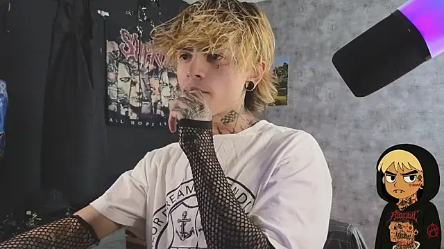 Snapshot of AcidMilo chatting on 10-14-25, 04:41 AcidMilo online show from 10-14-25, 04:41