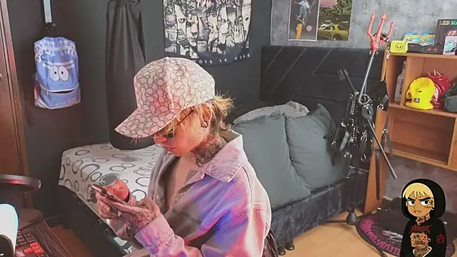 Snapshot of AcidMilo chatting on 11-19-25, 08:42 AcidMilo online show from 11-19-25, 08:42