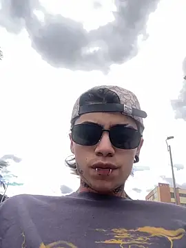 Snapshot of AcidMilo chatting on 11-27-25, 04:20 AcidMilo online show from 11-27-25, 04:20