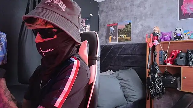 Snapshot of AcidMilo chatting on 12-22-25, 04:59 AcidMilo online show from 12-22-25, 04:59