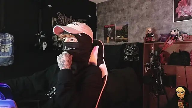 Snapshot of AcidMilo chatting on 01-06-26, 10:01 AcidMilo online show from 01-06-26, 10:01