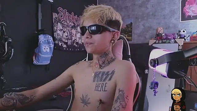 Snapshot of AcidMilo chatting on 02-09-26, 04:22 AcidMilo online show from 02-09-26, 04:22