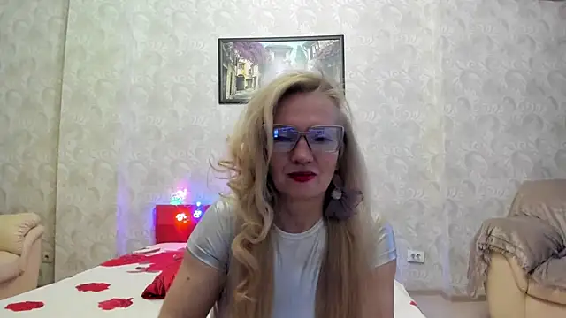 TrueFoxyyy online show from 04-26-26, 04:26