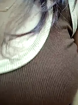 Snapshot of Nia__09 chatting on 10-08-25, 06:27 Nia 09 online show from 10-08-25, 06:27