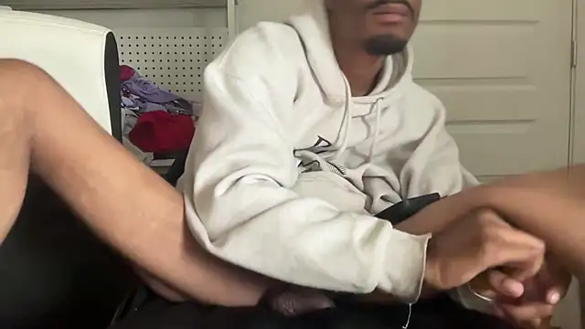 Snapshot of trueking01 chatting on 10-23-25, 07:34 trueking01 online show from 10-23-25, 07:34