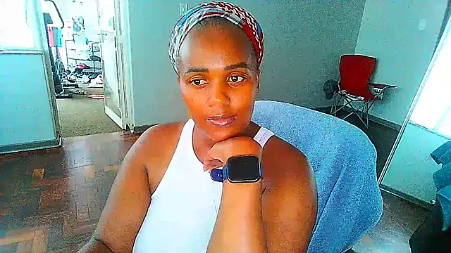 Snapshot of Charlie-Crawford chatting on 02-28-25, 04:31 Charlie-Crawford online show from 02-28-25, 04:31