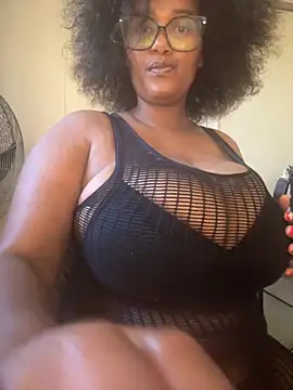 Snapshot of Charlie-Crawford chatting on 11-09-25, 05:17 Charlie-Crawford online show from 11-09-25, 05:17