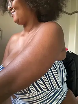 Snapshot of Charlie-Crawford chatting on 11-15-25, 05:27 Charlie-Crawford online show from 11-15-25, 05:27