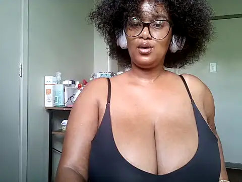 Snapshot of Charlie-Crawford chatting on 12-16-25, 06:51 Charlie-Crawford online show from 12-16-25, 06:51