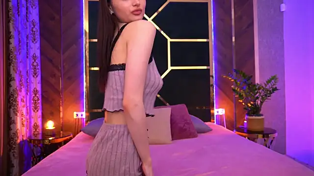 Snapshot of LittleeCutee chatting on 03-11-25, 12:06 LittleeCutee online show from 03-11-25, 12:06