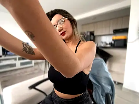 Snapshot of Anny_Moore09 chatting on 09-08-25, 06:18 Anny Moore09 online show from 09-08-25, 06:18