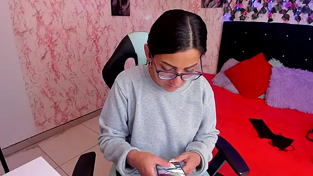 Snapshot of alma_blue chatting on 12-31-24, 04:35 alma blue online show from 12-31-24, 04:35