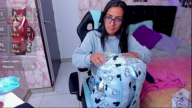 Snapshot of alma_blue chatting on 02-15-25, 01:42 alma blue online show from 02-15-25, 01:42