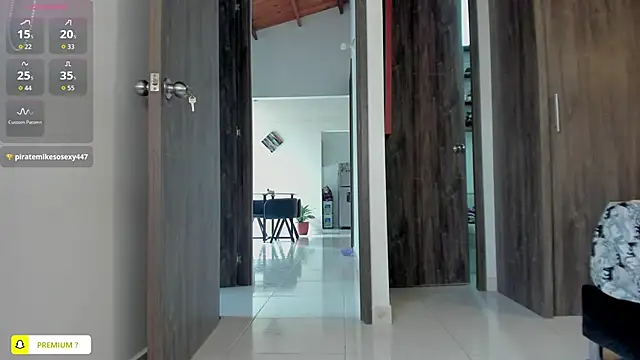 Snapshot of amyharlow_1 chatting on 03-06-26, 01:40 amyharlow 1 online show from 03-06-26, 01:40