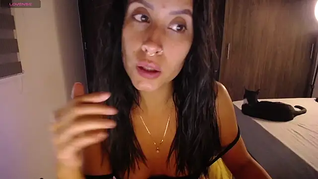 Snapshot of amyharlow_1 chatting on 04-08-26, 01:38 amyharlow 1 online show from 04-08-26, 01:38