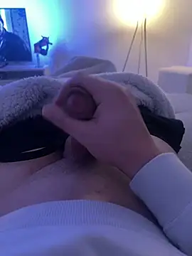 Jonkitzler1 online show from 02-13-25, 10:44