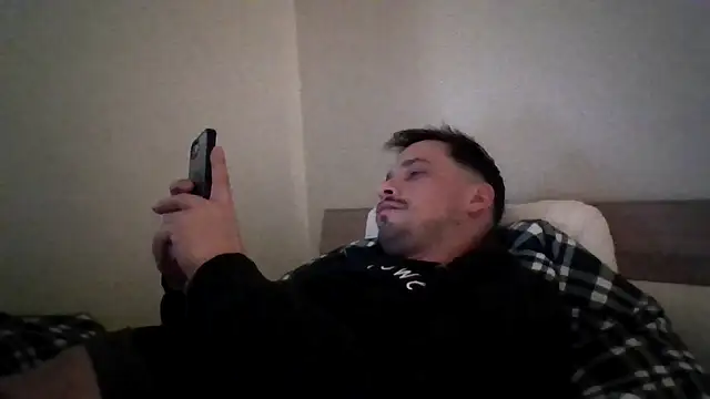 Jonkitzler1 online show from 01-11-26, 02:55