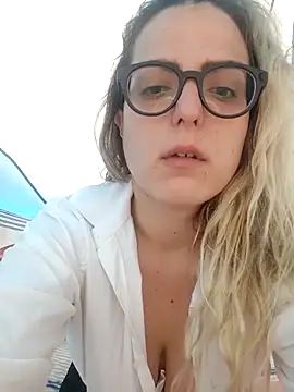 dolcehelena993 online show from 04-21-26, 01:28