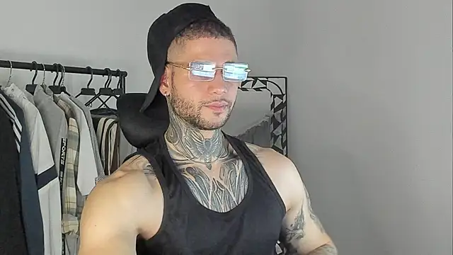  jamesleandros1 online show from 11-11-25, 11:16