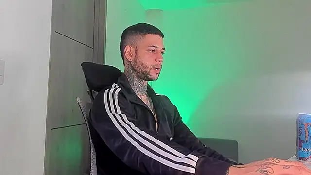  jamesleandros1 online show from 05-10-26, 03:17