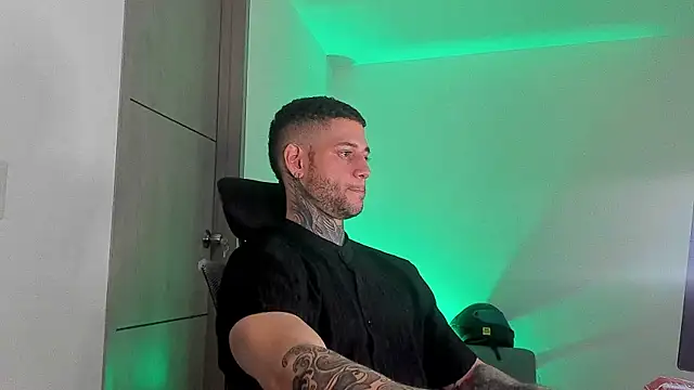  jamesleandros1 online show from 06-01-26, 03:52