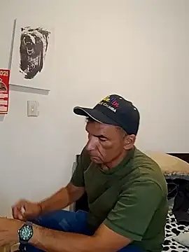 Snapshot of Daddy1972 chatting on 02-02-25, 10:28 Daddy1972 online show from 02-02-25, 10:28