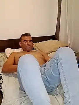 Snapshot of Daddy1972 chatting on 02-13-25, 08:03 Daddy1972 online show from 02-13-25, 08:03