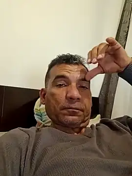 Snapshot of Daddy1972 chatting on 02-14-25, 03:22 Daddy1972 online show from 02-14-25, 03:22