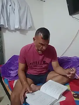 Snapshot of Daddy1972 chatting on 10-28-25, 09:24 Daddy1972 online show from 10-28-25, 09:24