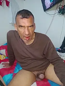 Snapshot of Daddy1972 chatting on 10-28-25, 11:51 Daddy1972 online show from 10-28-25, 11:51