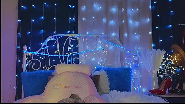 Snapshot of Funny_Bunny chatting on 01-17-25, 01:04 Funny Bunny online show from 01-17-25, 01:04