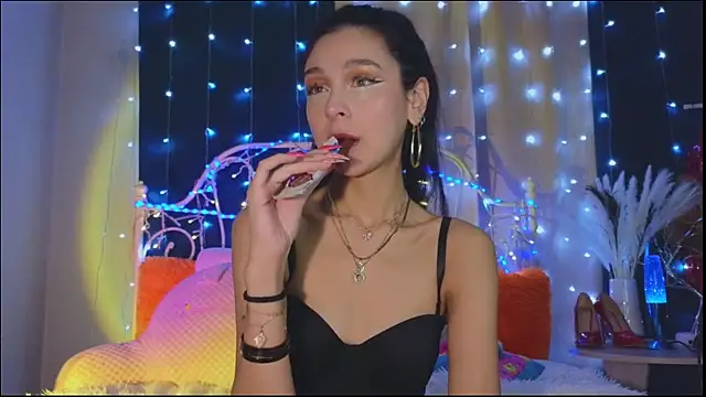 Snapshot of Funny_Bunny chatting on 02-13-25, 01:29 Funny Bunny online show from 02-13-25, 01:29