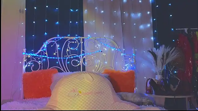 Snapshot of Funny_Bunny chatting on 02-23-25, 02:51 Funny Bunny online show from 02-23-25, 02:51
