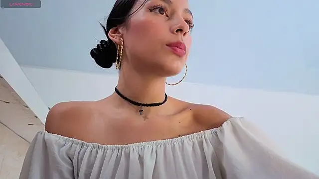 PIA STONE online show from 06-17-26, 08:10