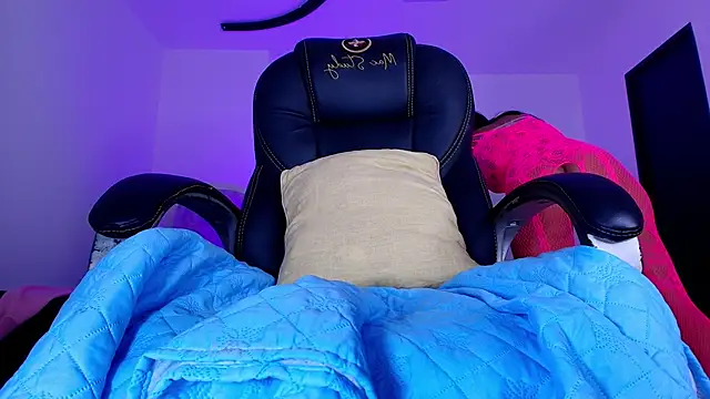 naomi kyse online show from 04-17-26, 03:09