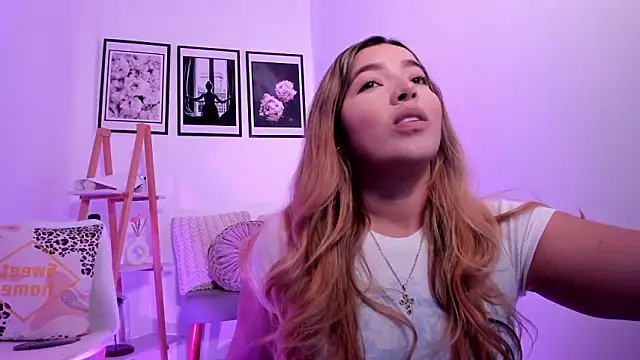 Snapshot of sofihill01 chatting on 03-08-26, 02:15 sofihill01 online show from 03-08-26, 02:15