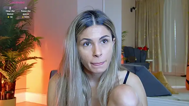 Avril Cyrus online show from 12-20-25, 07:37