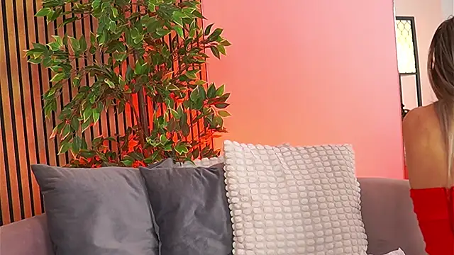 Avril Cyrus online show from 04-29-26, 06:17