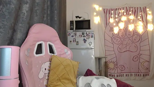 Snapshot of Holy420lolii chatting on 12-08-24, 01:25 Holy420lolii online show from 12-08-24, 01:25