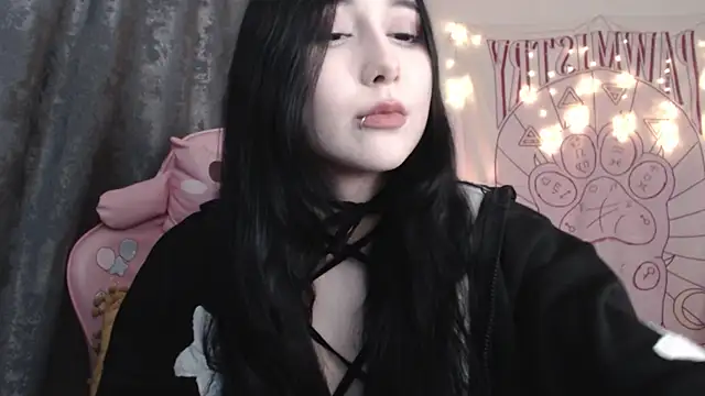 Snapshot of Holy420lolii chatting on 12-24-24, 05:44 Holy420lolii online show from 12-24-24, 05:44