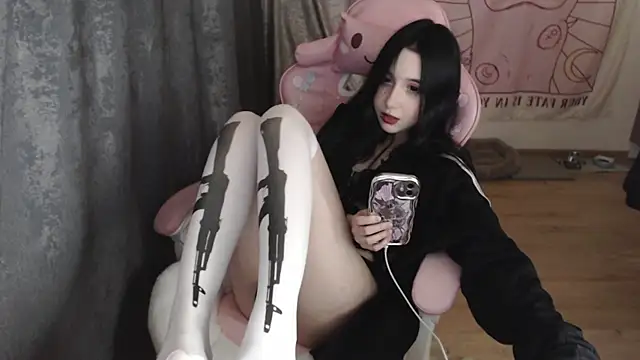 Snapshot of Holy420lolii chatting on 01-22-25, 06:41 Holy420lolii online show from 01-22-25, 06:41