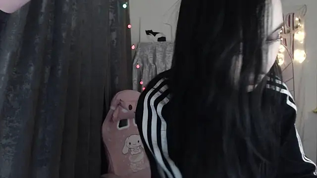 Snapshot of Holy420lolii chatting on 02-14-25, 08:15 Holy420lolii online show from 02-14-25, 08:15