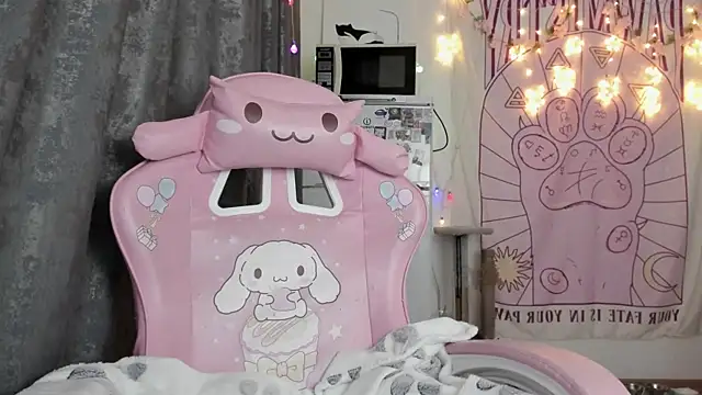 Snapshot of Holy420lolii chatting on 03-21-25, 04:51 Holy420lolii online show from 03-21-25, 04:51