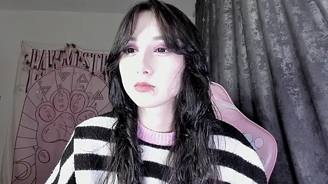 Snapshot of Holy420lolii chatting on 09-20-25, 05:36 Holy420lolii online show from 09-20-25, 05:36