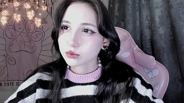 Snapshot of Holy420lolii chatting on 10-11-25, 07:12 Holy420lolii online show from 10-11-25, 07:12