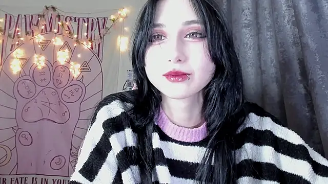 Snapshot of Holy420lolii chatting on 10-27-25, 06:56 Holy420lolii online show from 10-27-25, 06:56