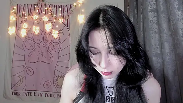 Snapshot of Holy420lolii chatting on 11-09-25, 06:39 Holy420lolii online show from 11-09-25, 06:39