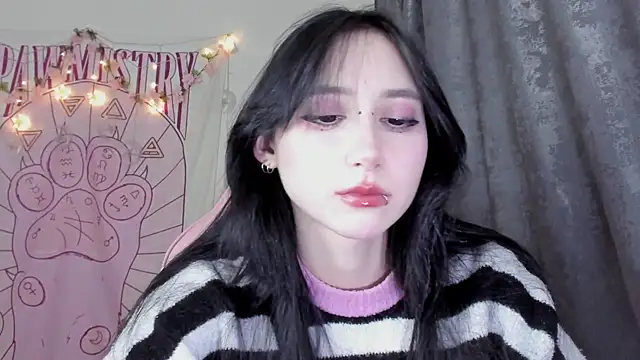 Snapshot of Holy420lolii chatting on 11-16-25, 07:30 Holy420lolii online show from 11-16-25, 07:30